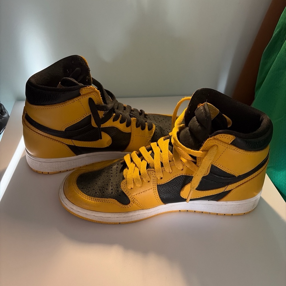 Yellow and Black High-Top Sneakers Jordan 1